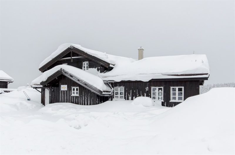 Branäsberget - Orren. Hyggelig fjellhytte med bla. 2 bad, 16 senger og utsikt til bakken. Ski in - ski out.